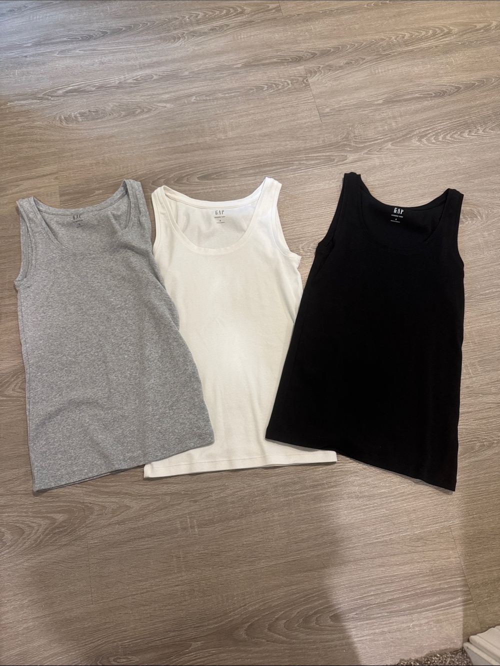 3 Gap Favorite tank tops size small
